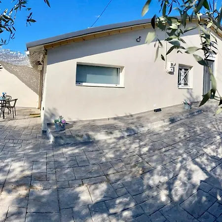 Riqionian House