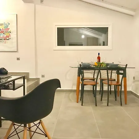 Riqionian House فيلة Vromonérion