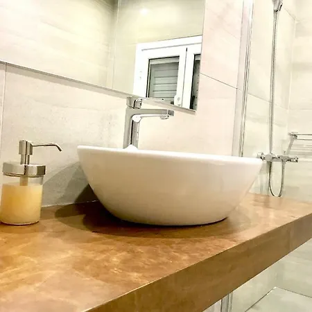 Villa Riqionian House Vromonerion